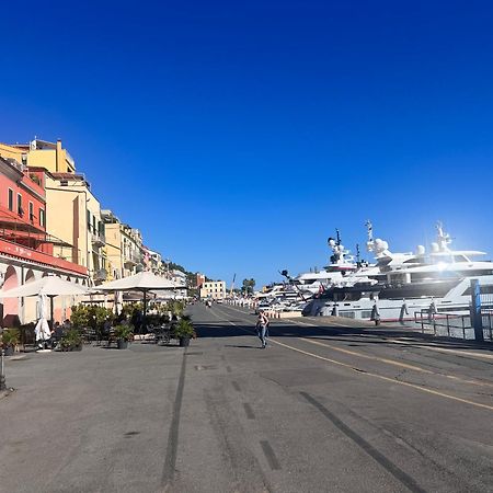 Casa Vacanza " La Rosa " Imperia Liguria Buitenkant foto