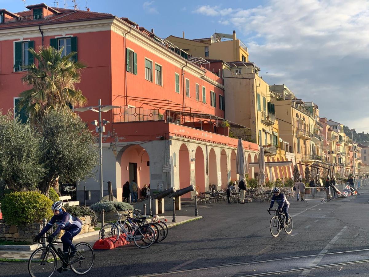 Casa Vacanza " La Rosa " Imperia Liguria Buitenkant foto