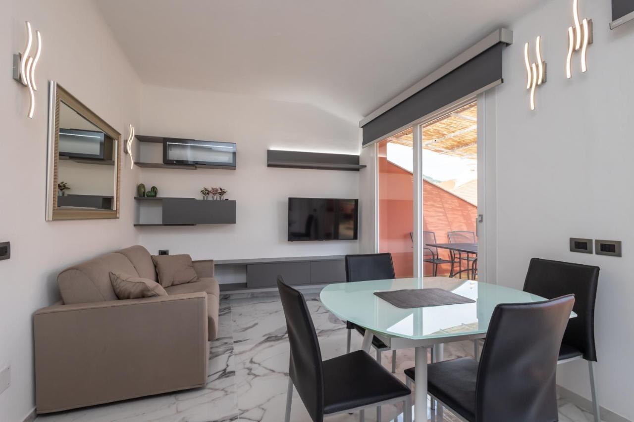 Casa Vacanza " La Rosa " Imperia Liguria Buitenkant foto