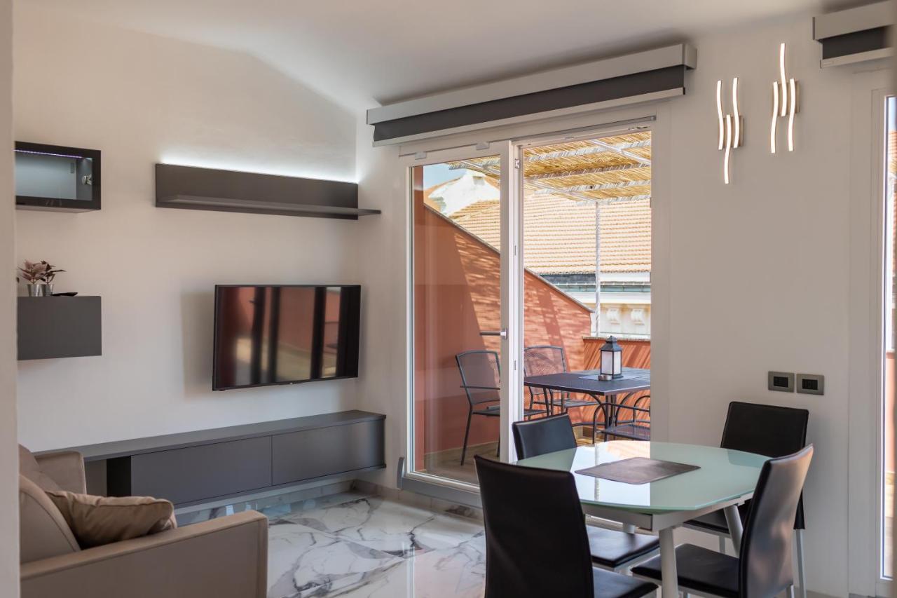 Casa Vacanza " La Rosa " Imperia Liguria Buitenkant foto
