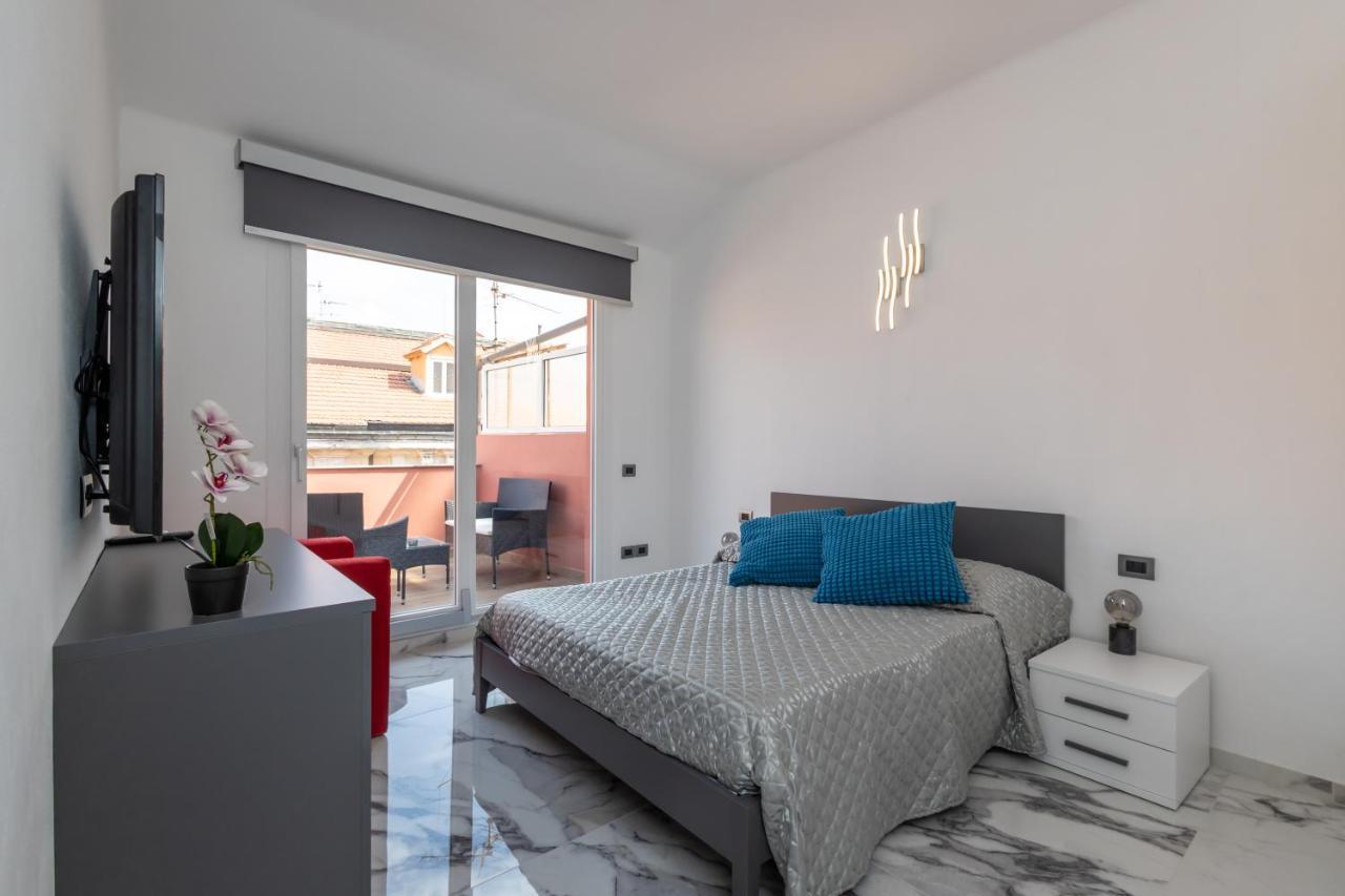Casa Vacanza " La Rosa " Imperia Liguria Buitenkant foto