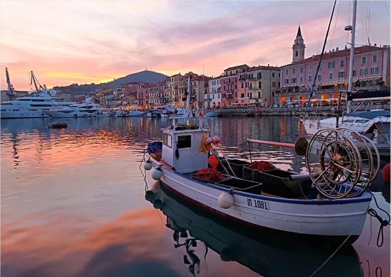 Casa Vacanza " La Rosa " Imperia Liguria Buitenkant foto